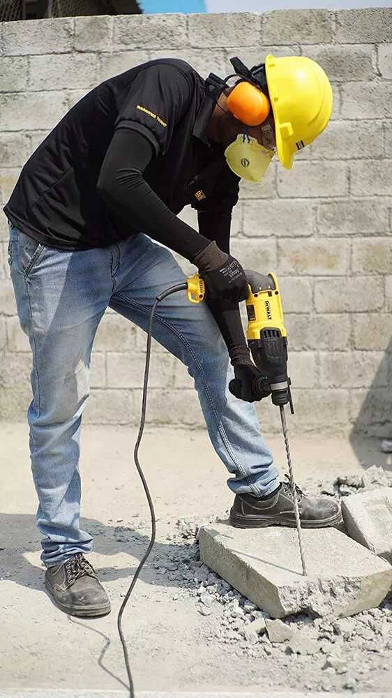 DeWALT D25143K Перфоратор мережевий SDS-Plus 3.2 Дж \900 Вт\ гарантiя