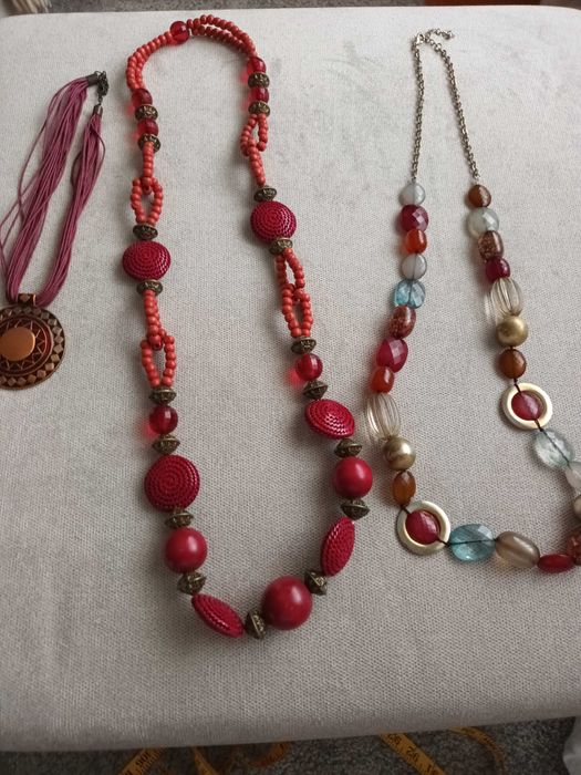 Vários colares + pulseira couro e prata