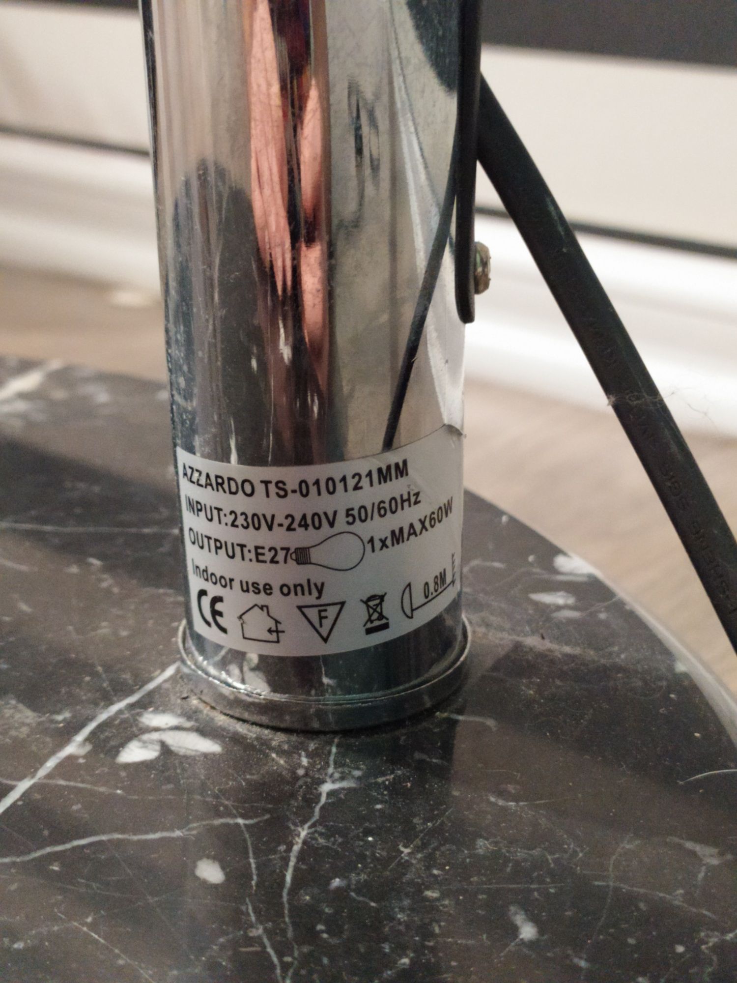 Lampa podłogowa do salonu