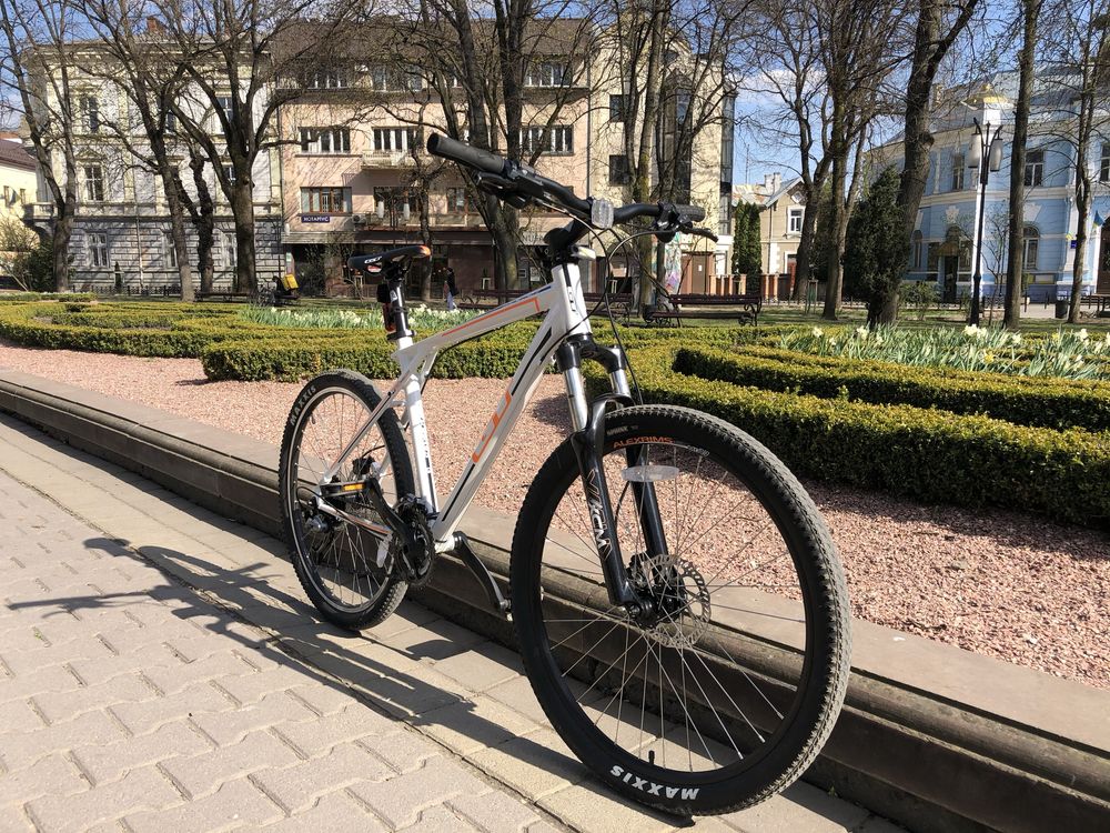 Велосипед GT Avalanche 3.0 в гарному стані