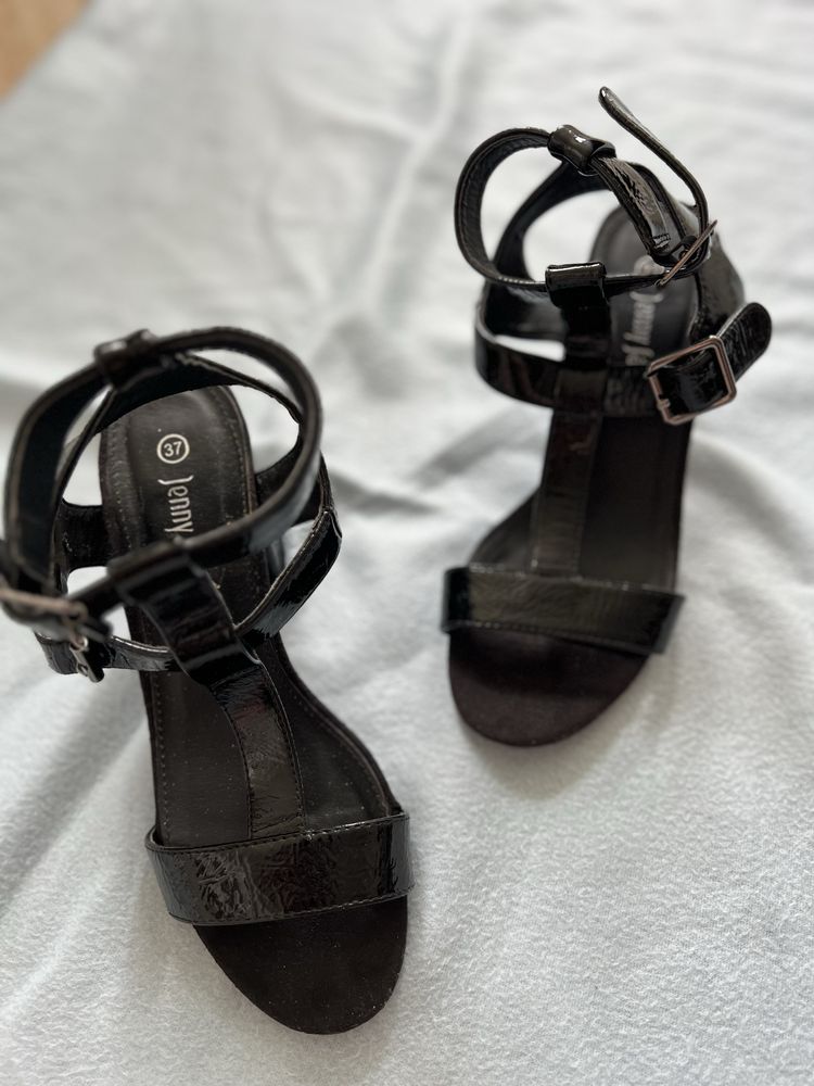 Damskie buty na obcasie rozmiar 37 czarne z odkrytymi palcami