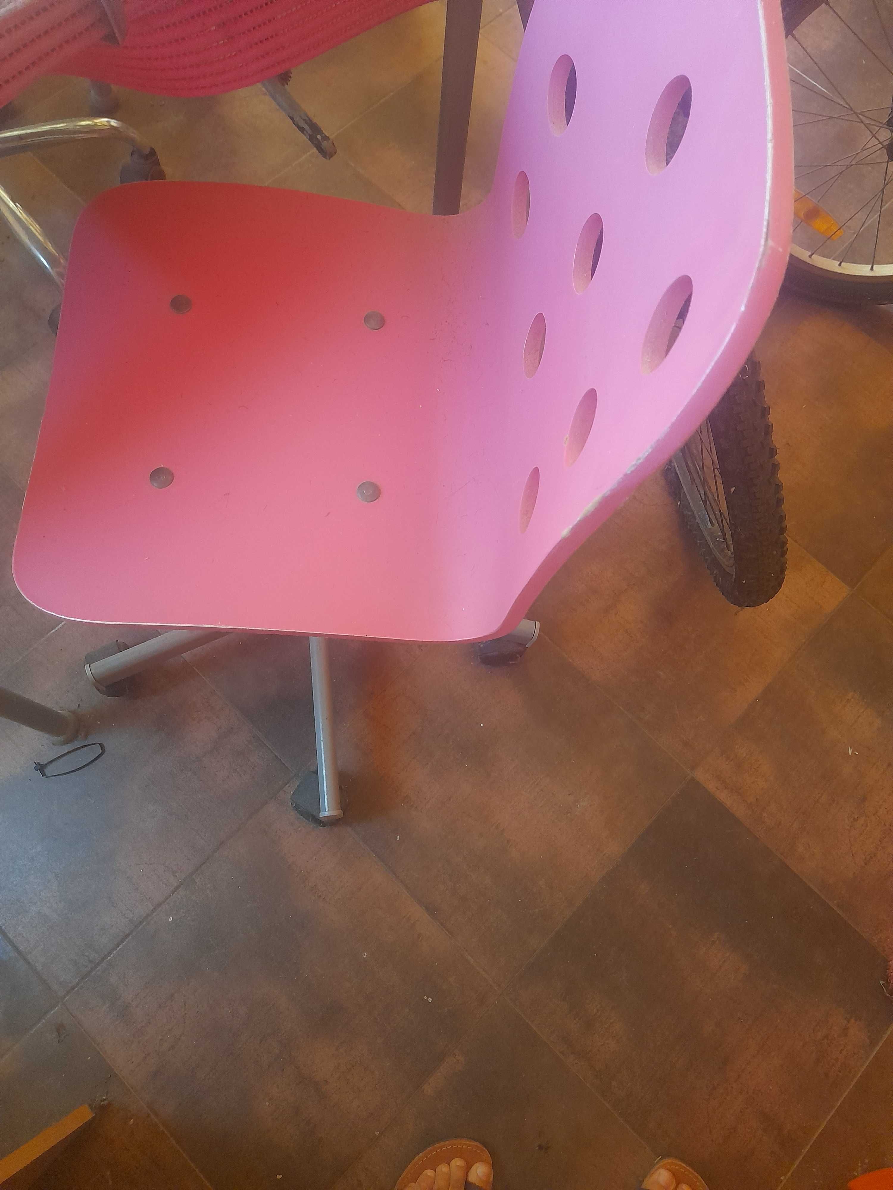 Cadeira giratória com rodas 2€ negociável