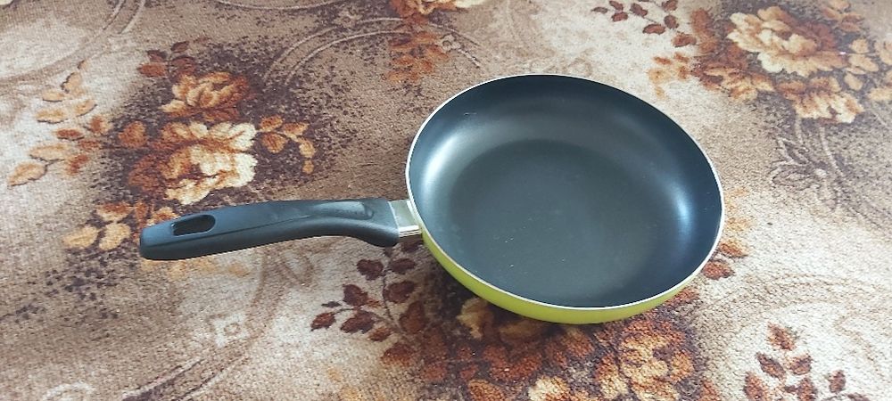 Patelnia 24 cm zielona kolorowa smukee