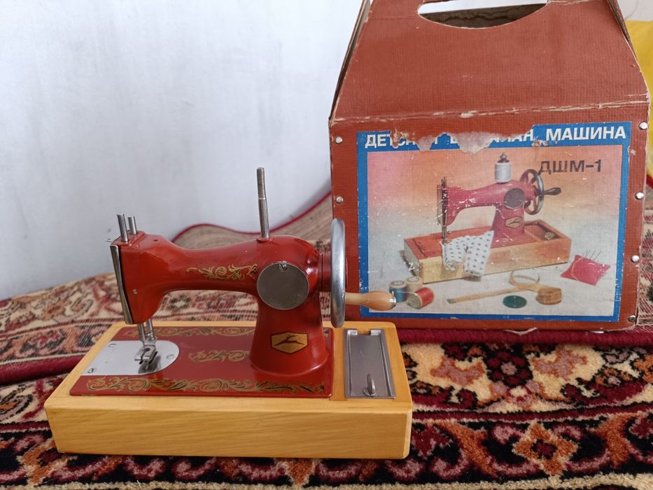 Дитяча швейна машинка ДШМ-1