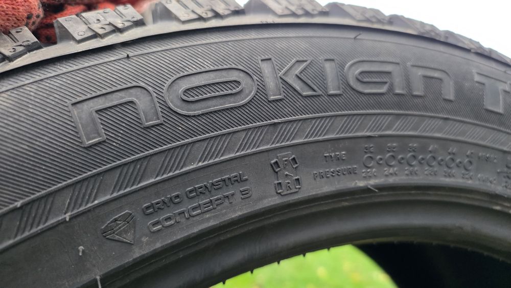 275 45 20 та 295 40 20 на Tesla Model X  Nokian hakkapeliitta R3 нові