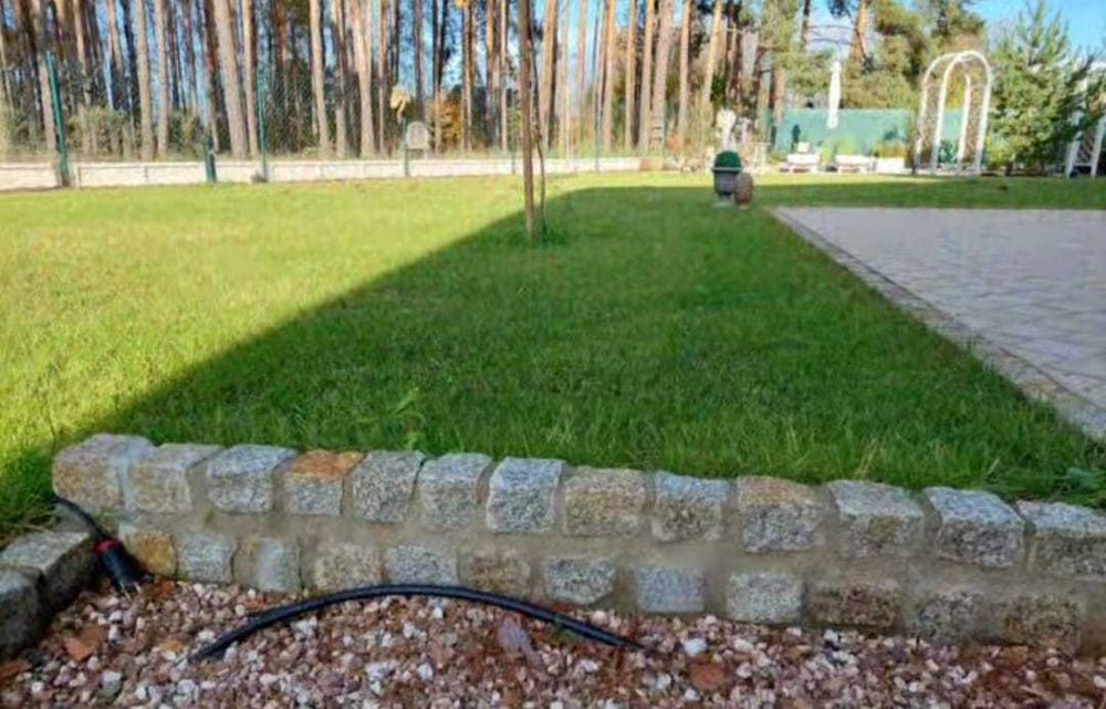 Brukarstwo, tarasy, parkingi, ogrodzenia, trawniki, nawodnienia