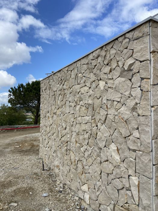 Pedra irregular branca