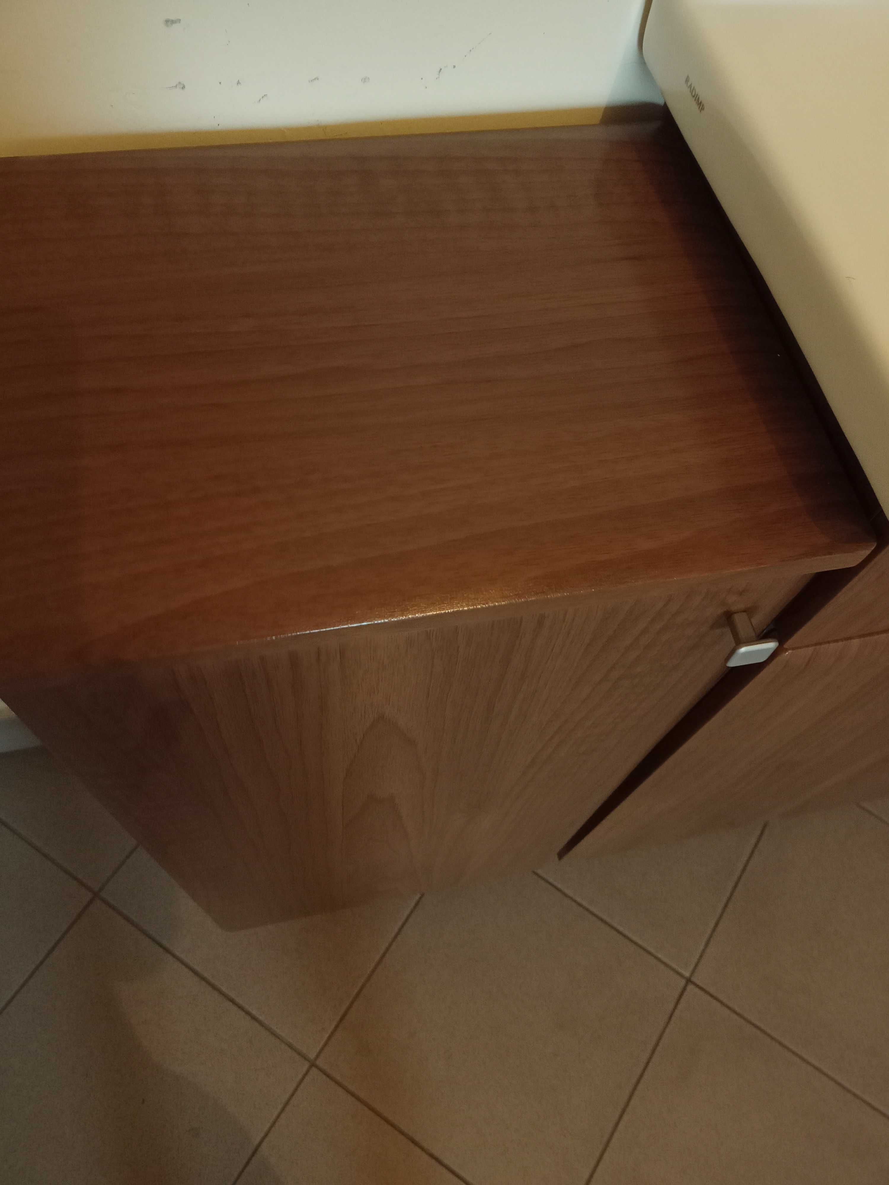 Zestaw szafek łazienkowych z umywalką