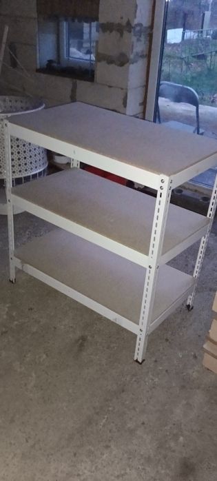 Стелаж металевий з дерев'янними полицями