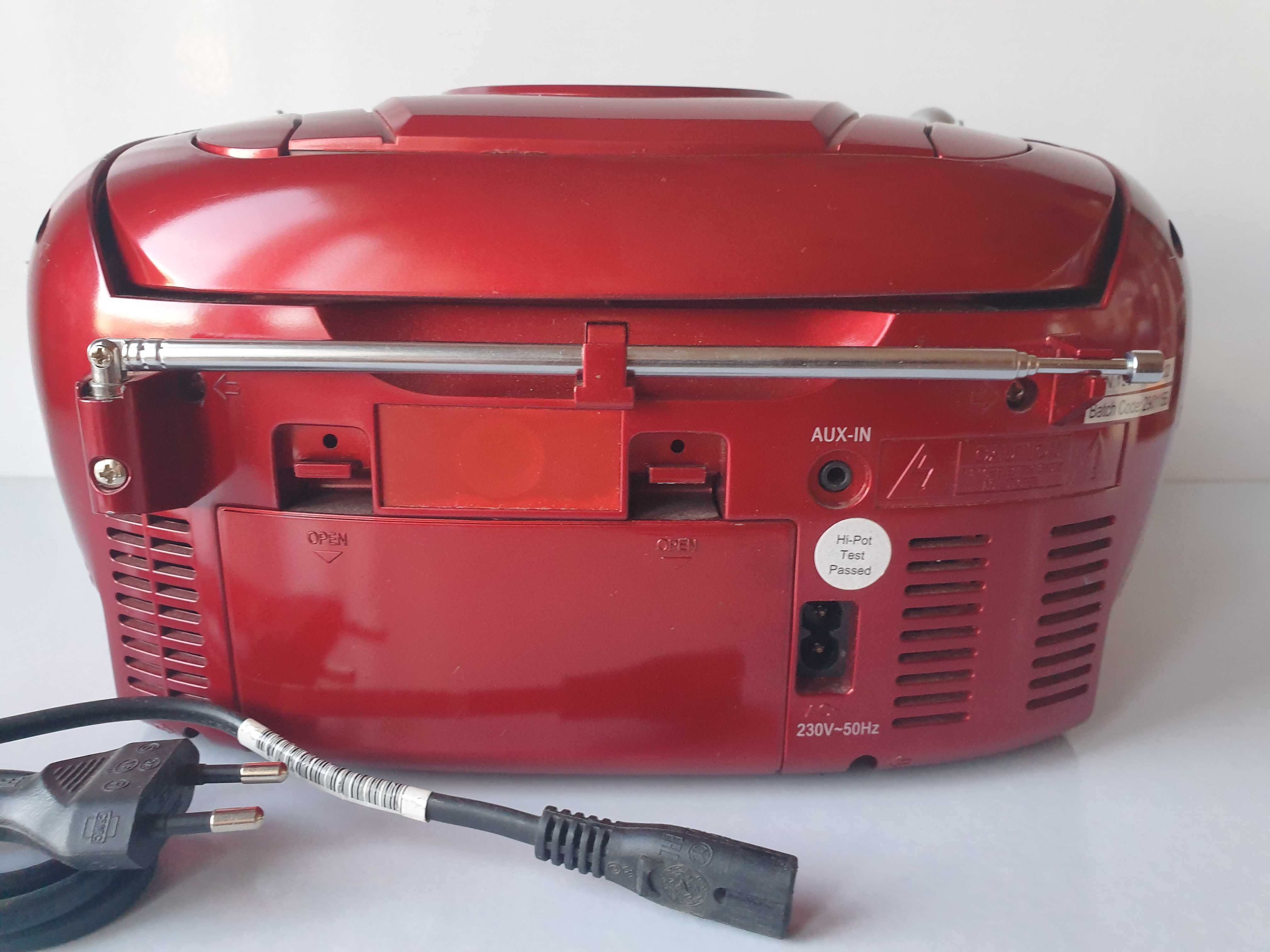 Groov-e Retro Boombox Portable CD, Cassette, Radio Red GVPS813RD