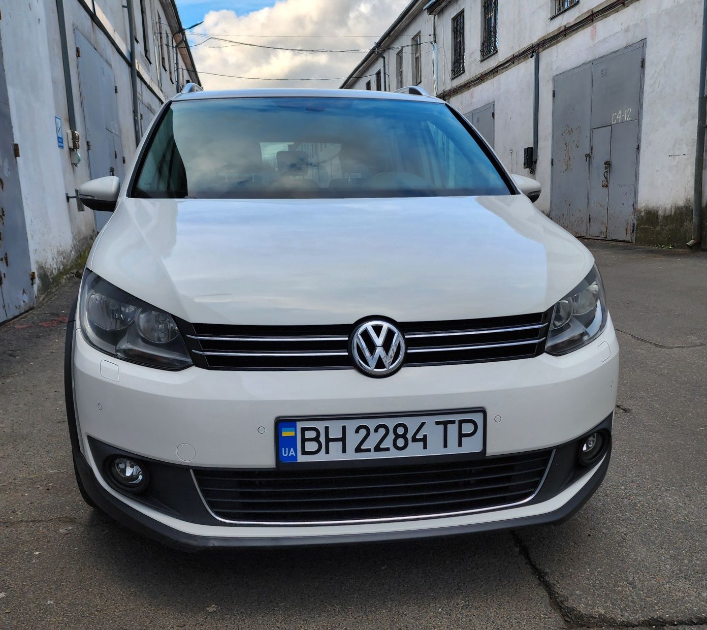 Volkswagen Cross Touran Limited Edition. 1,4л. АвтоматDSG 168т.км Офиц