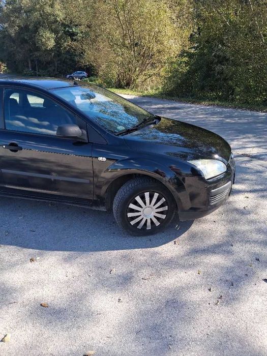 Ford focus.  2005r.