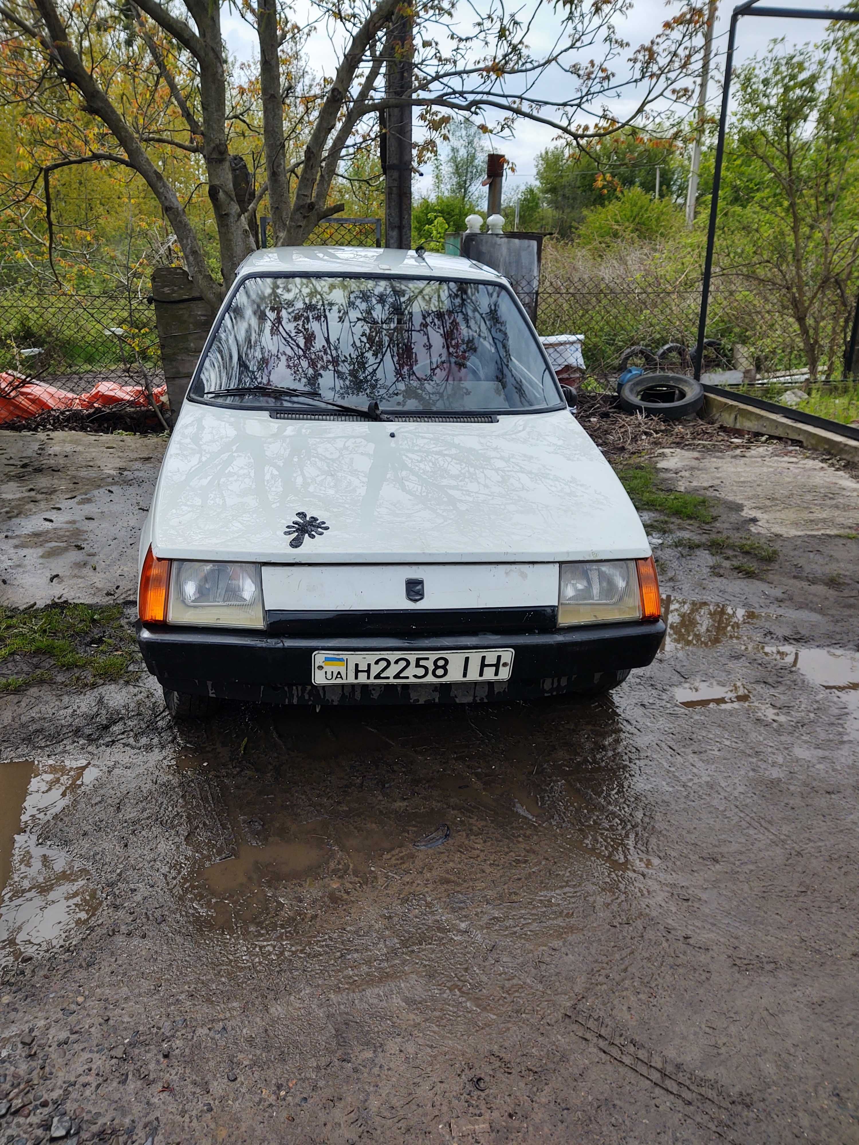 Автомобіль заз 1102