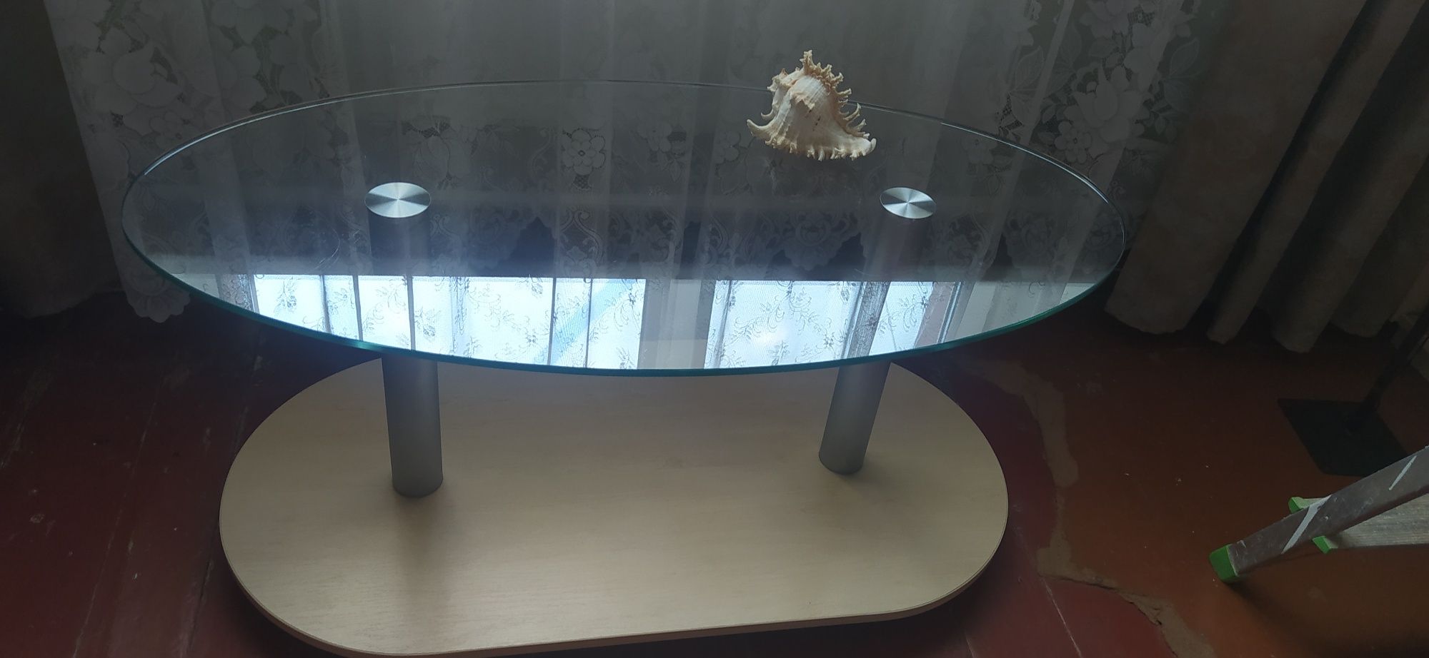 Овальный кофейный столик