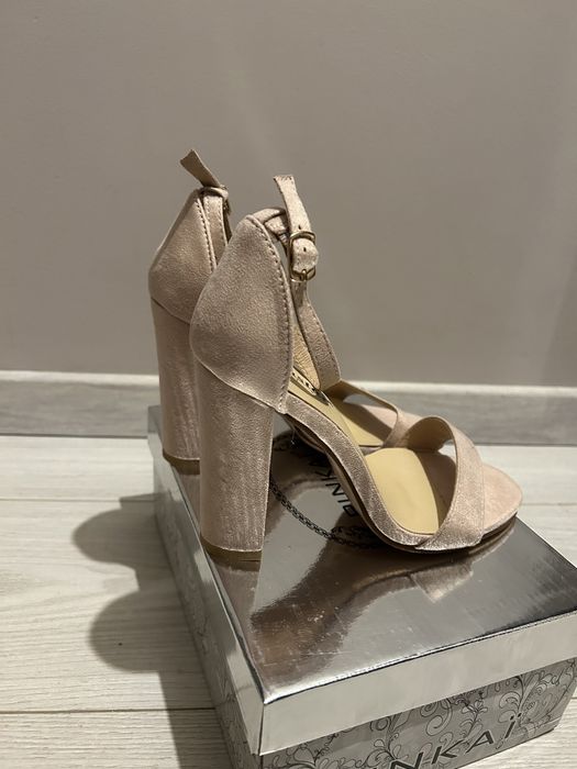 Buty na obcasie r 40 dl.wkl. 24-24,5 cm nowe