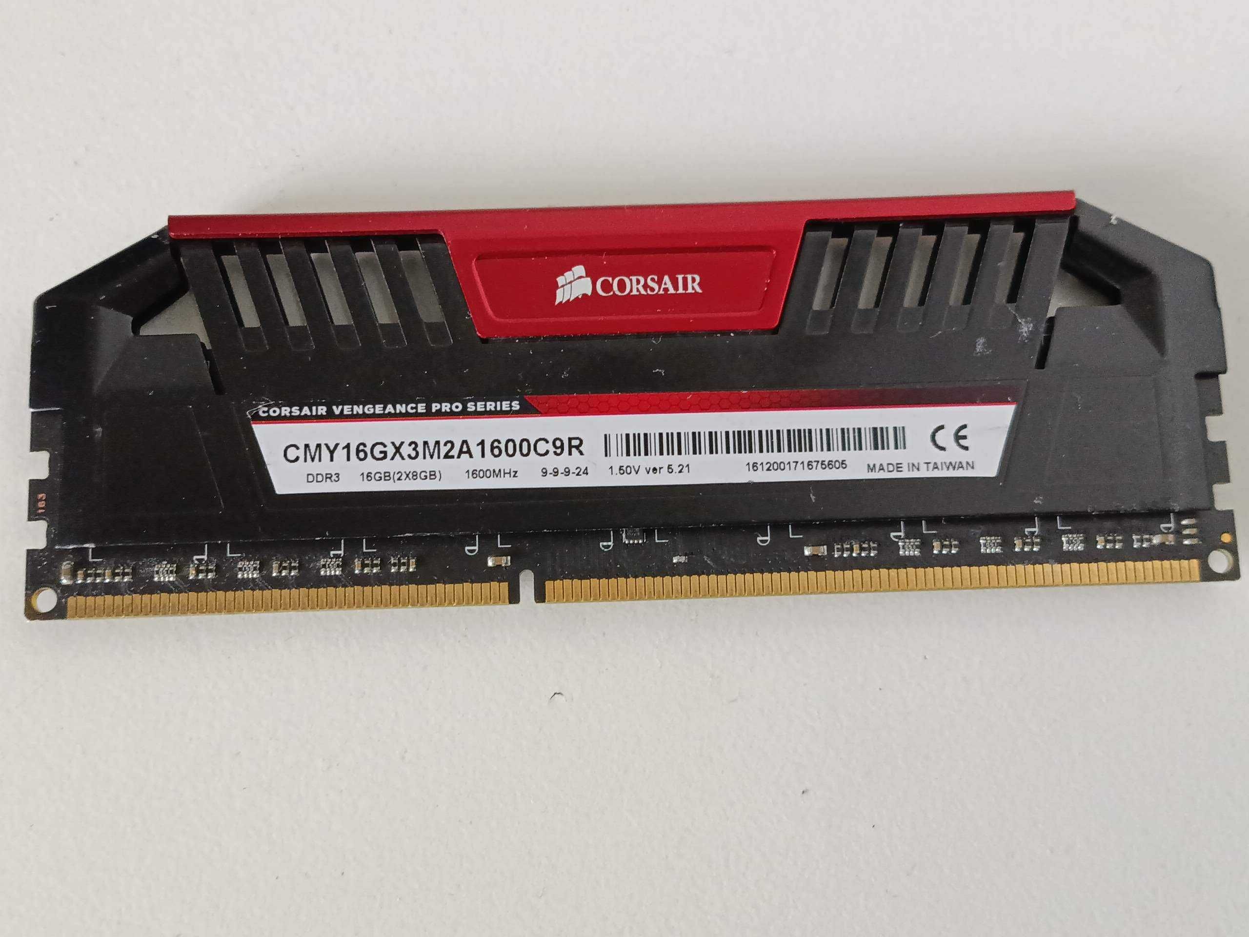 8Gb DDR3 1600MHz Corsair Vengeance PC3. Для компьютера игровая память.