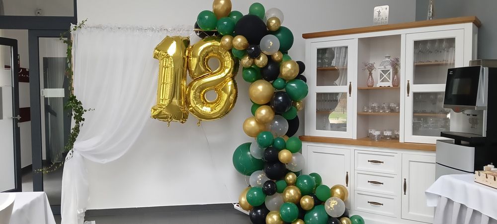 Balony 158szt., panele 4 szt., klej, taśmy