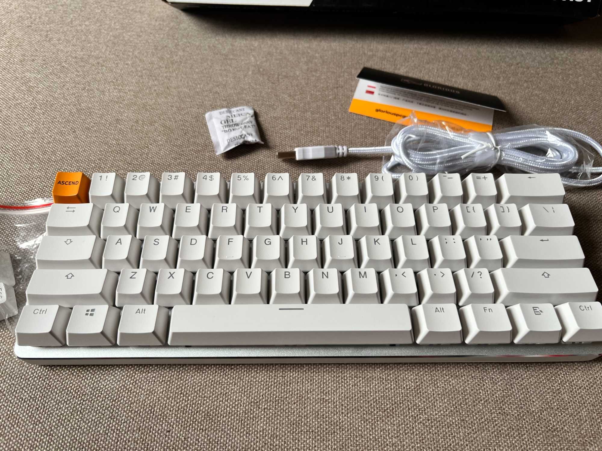 Glorious GMMK Compact White (GLO-GMMK-COM-BRN-W) - Gateron Brown