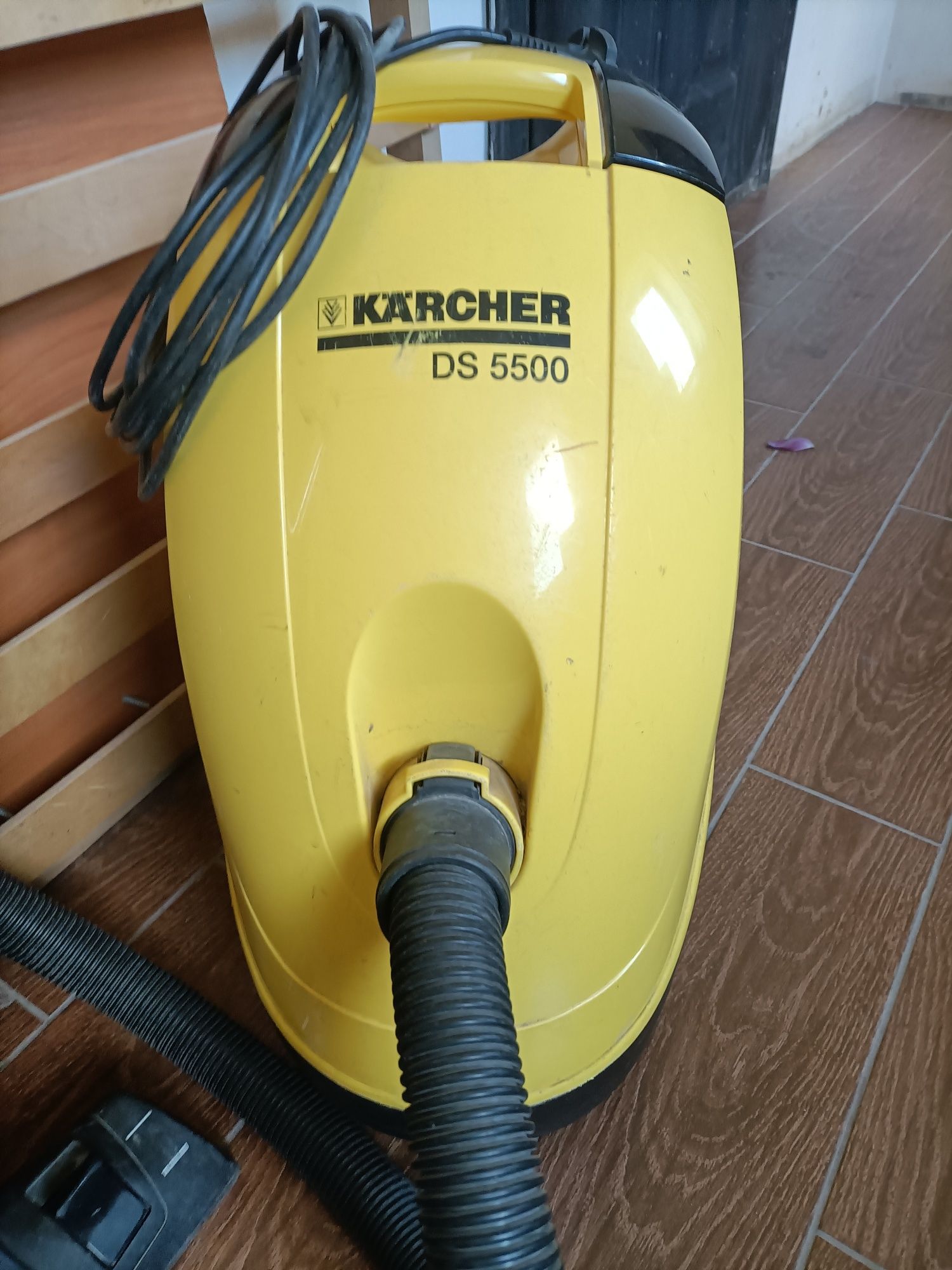 Продам моющий пылесос.