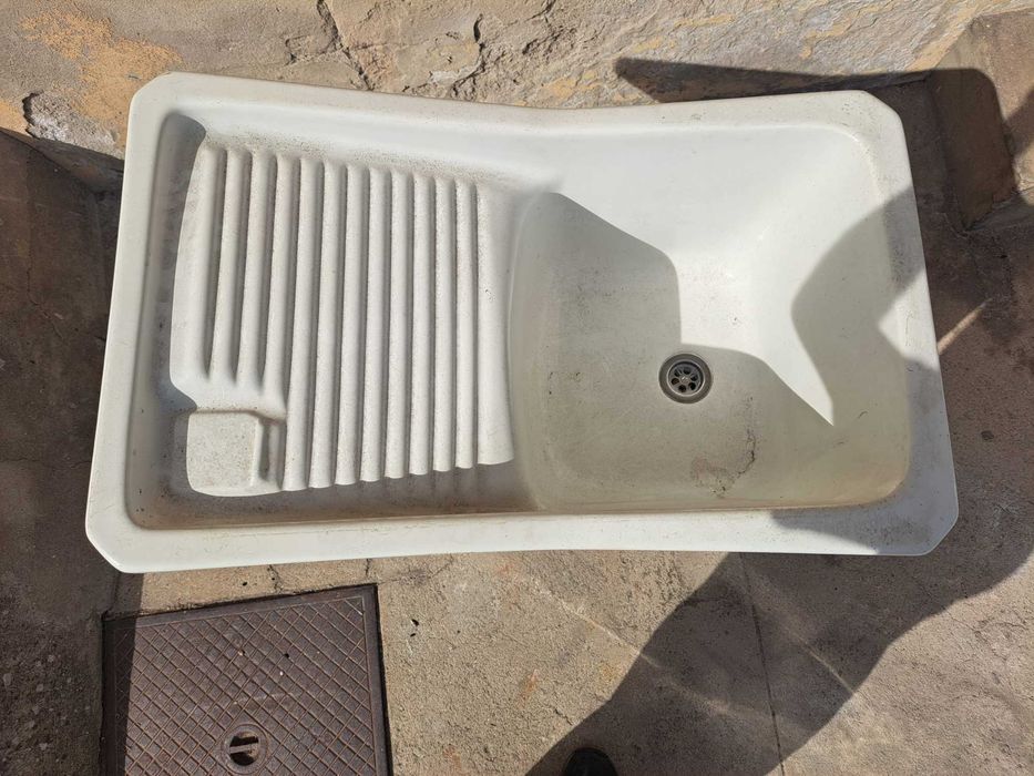 Tanque Lavar a roupa em fibra Altura 81cm x Compr.73cm (Cor Branco)