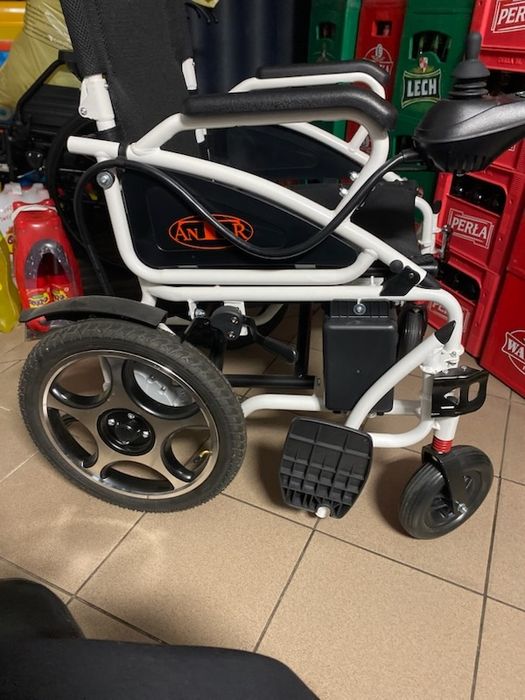 Nowy elektryczny wózek inwalidzki