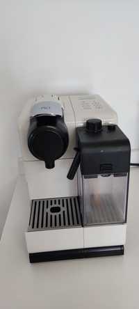 Máquina café Nespresso DELONGHI LATTISSIMA EN 550 W White
