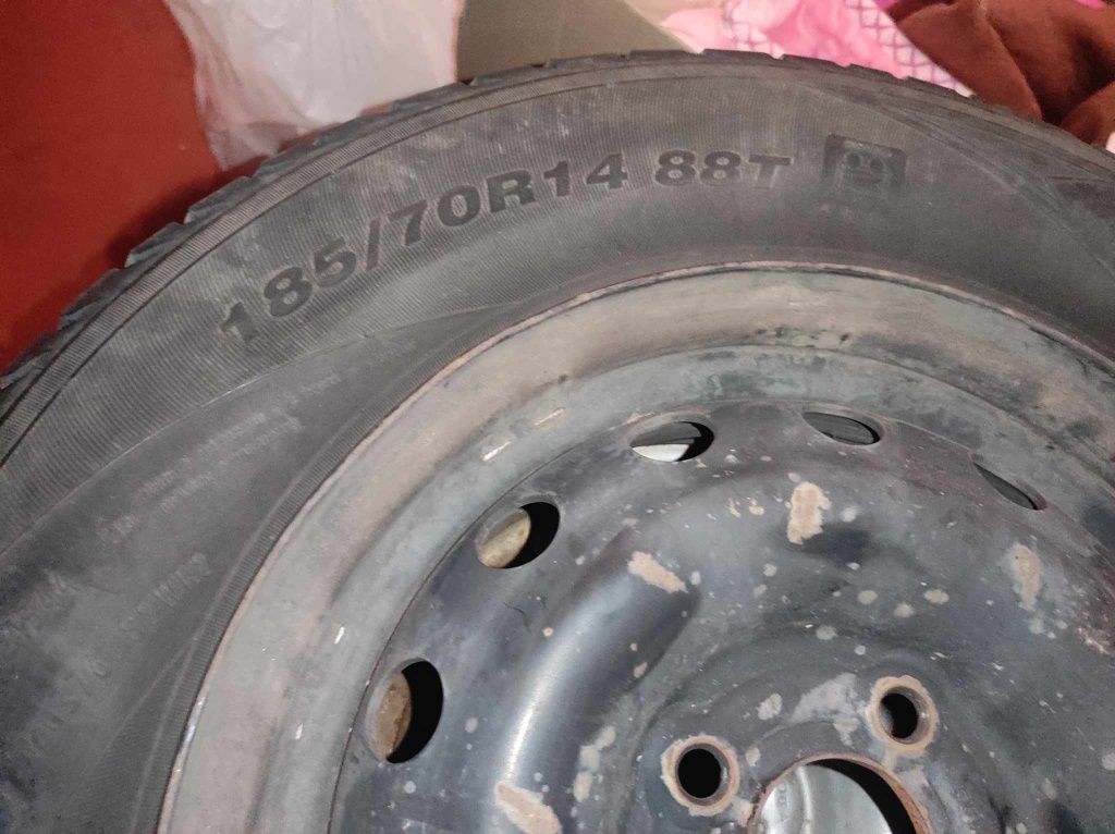 Літня резина з дисками 185/70 R 14 88 T