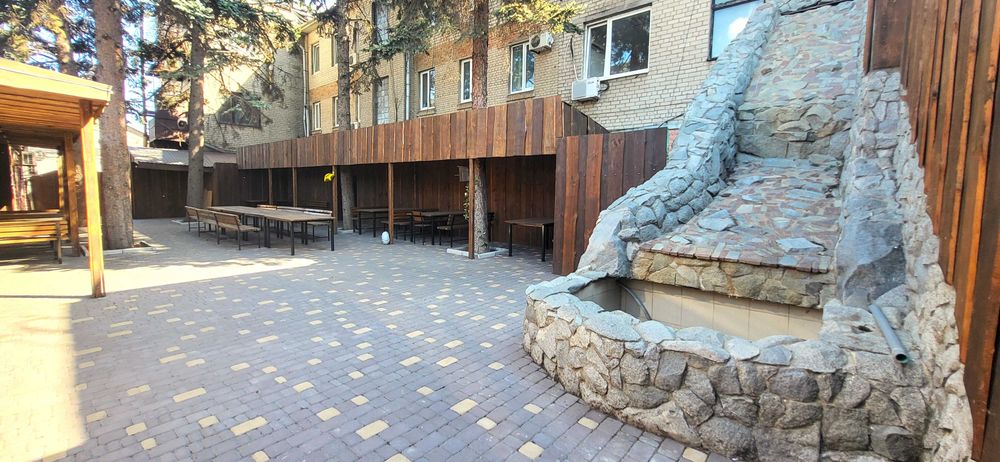 Продаж приміщення з мебелью та з обородованієм вул. Космічна .