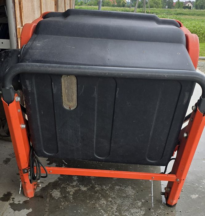 Kubota f3680 kosz górnego wysypu  razem z turbiną