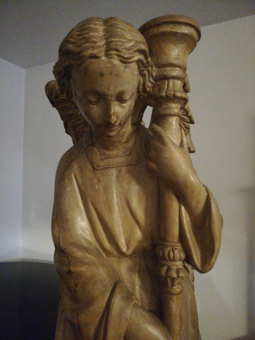 Rzeźba anioł z bazylki w Piekarach Śląskich - kopia
