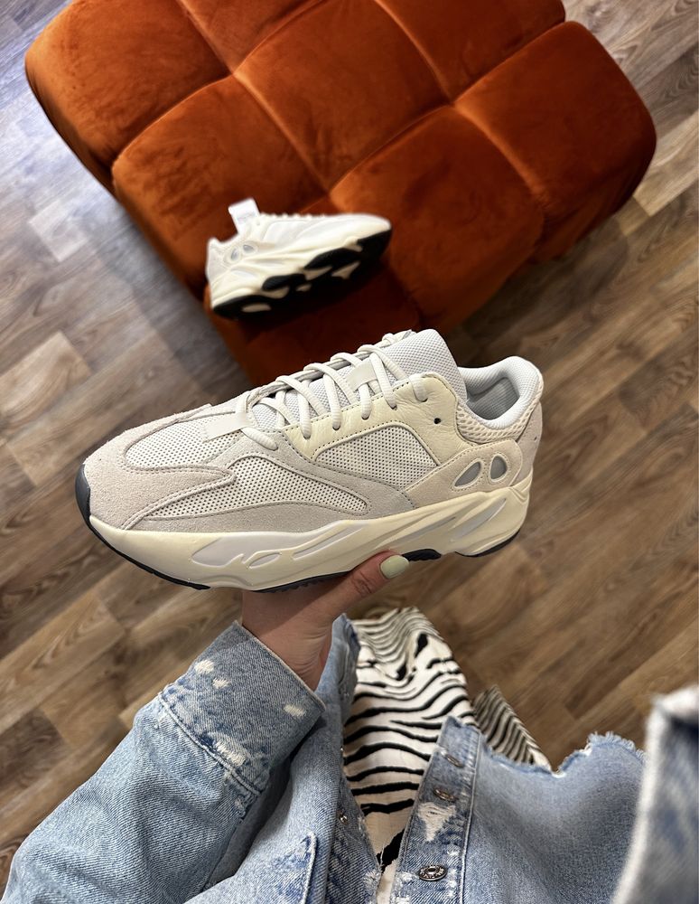 Adidas Yeezy Boost 700 оригінал 44 р