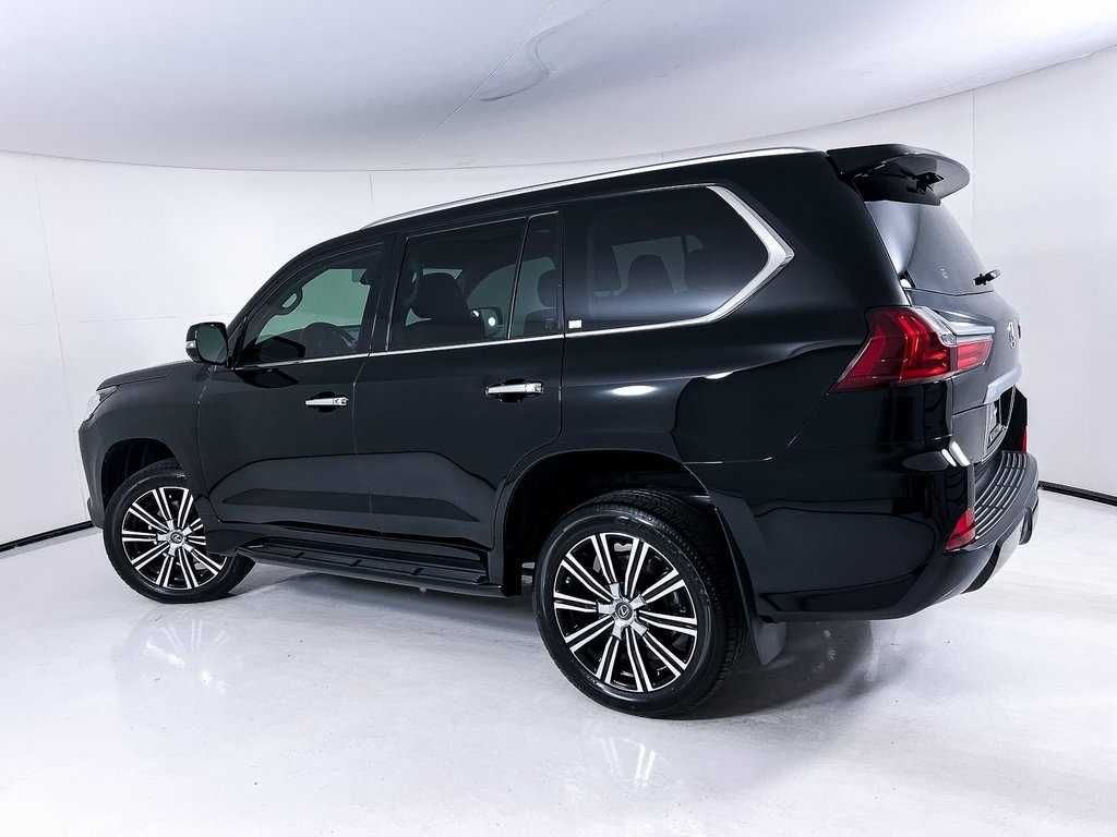 Lexus LX  2019 мощный кроссовер