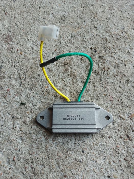 Regulator napięcia polonez Fiat 126p C-330 C-360 Lublin 14,4 V Nowy.