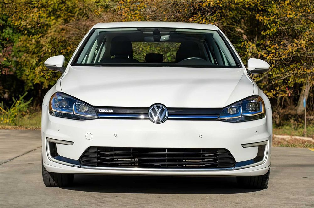 Volkswagen e-Golf      2017