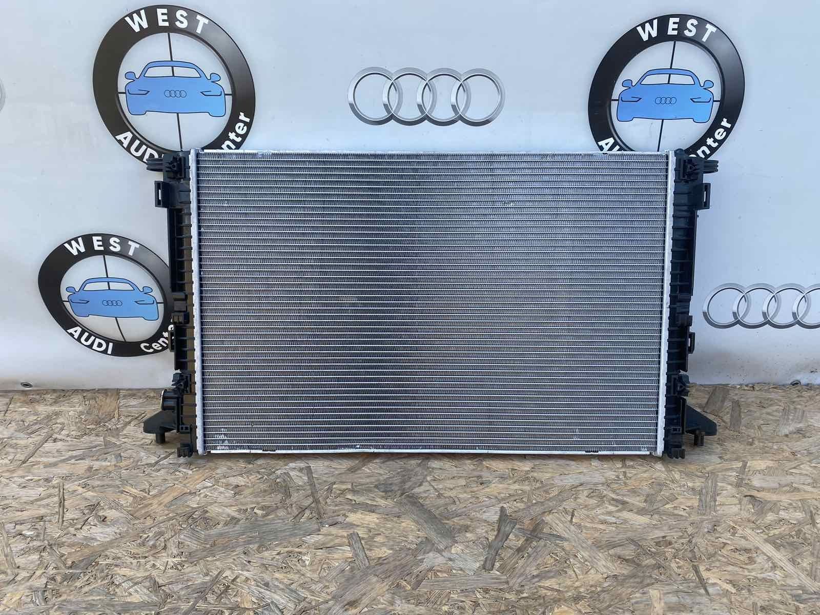 Радіатор водяний Audi Q7 4M0 3.0 Ауді Ку7 4М0 Радіатор основний