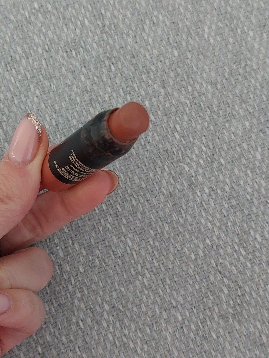Bronzer w sztyfcie nude