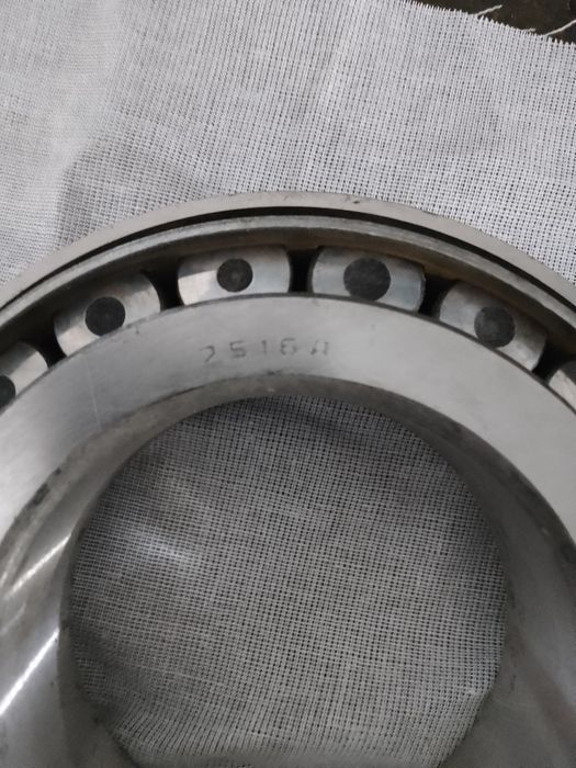 Продам подшипники ( підшипники). Також є сальники.