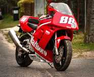 Yamaha YZF Piękna Yamaha YZF 750R