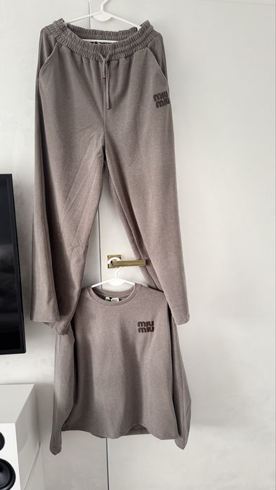 Piekny dres Miu miu rozmiar L brąz fango Premium