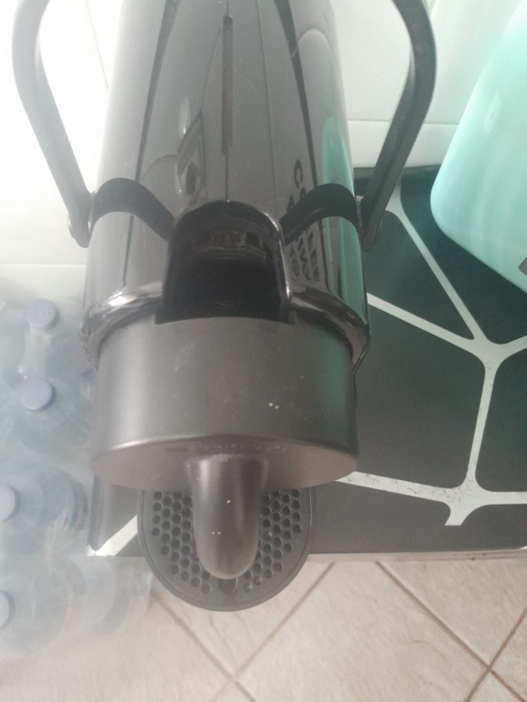 Maquina de café nespresso - DeLonghi