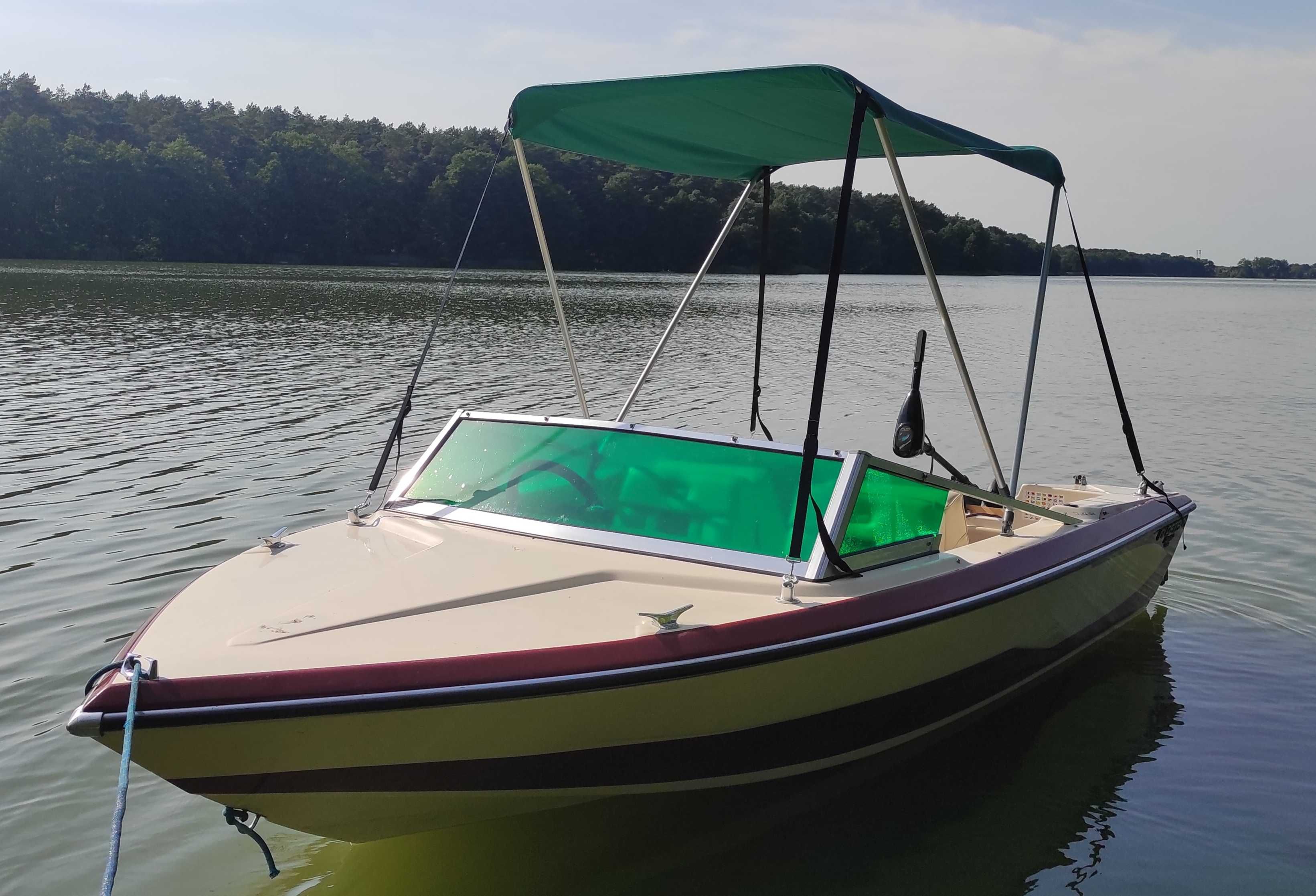 Motorówka Glastron La raya model V142