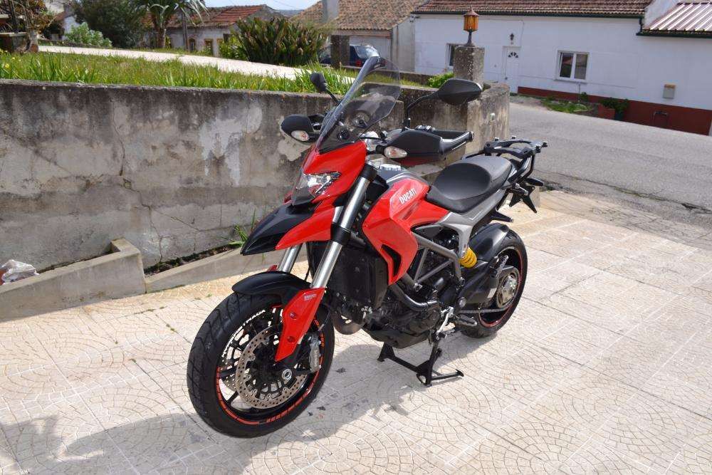 Ducati Hyperstrada 821