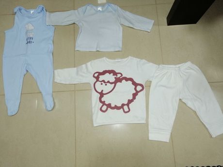 2 conjuntos de pijamas para bebé, 4 -6 meses e 12 meses