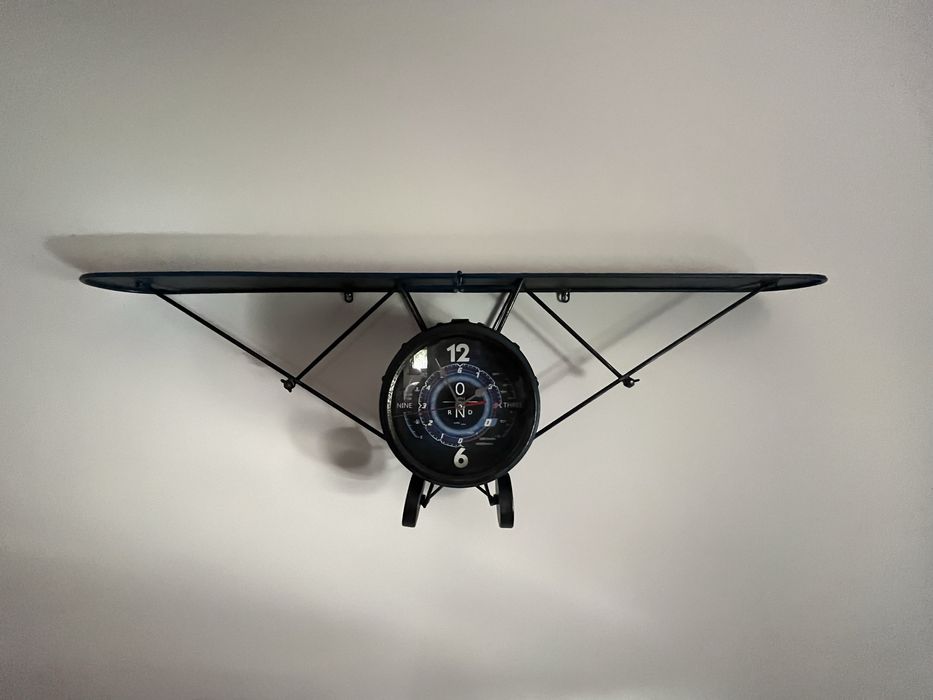 Avião de parede decorativo