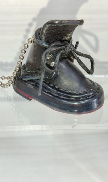 Продам кожаный брелок ручной работы