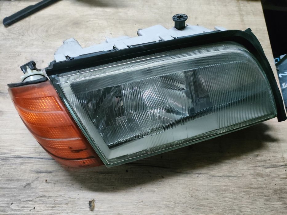Mercedes W202 C-klasa reflektor lampa przód prawa kierunkowskaz