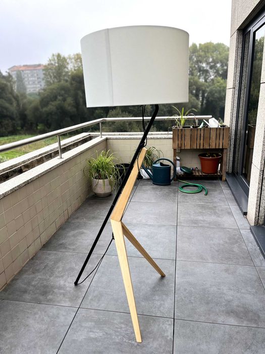 candeeiro de pé minimalista para sala de estar