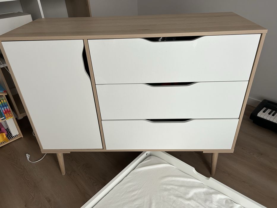 Komoda  Klupś  skandynawska – biel + drewno