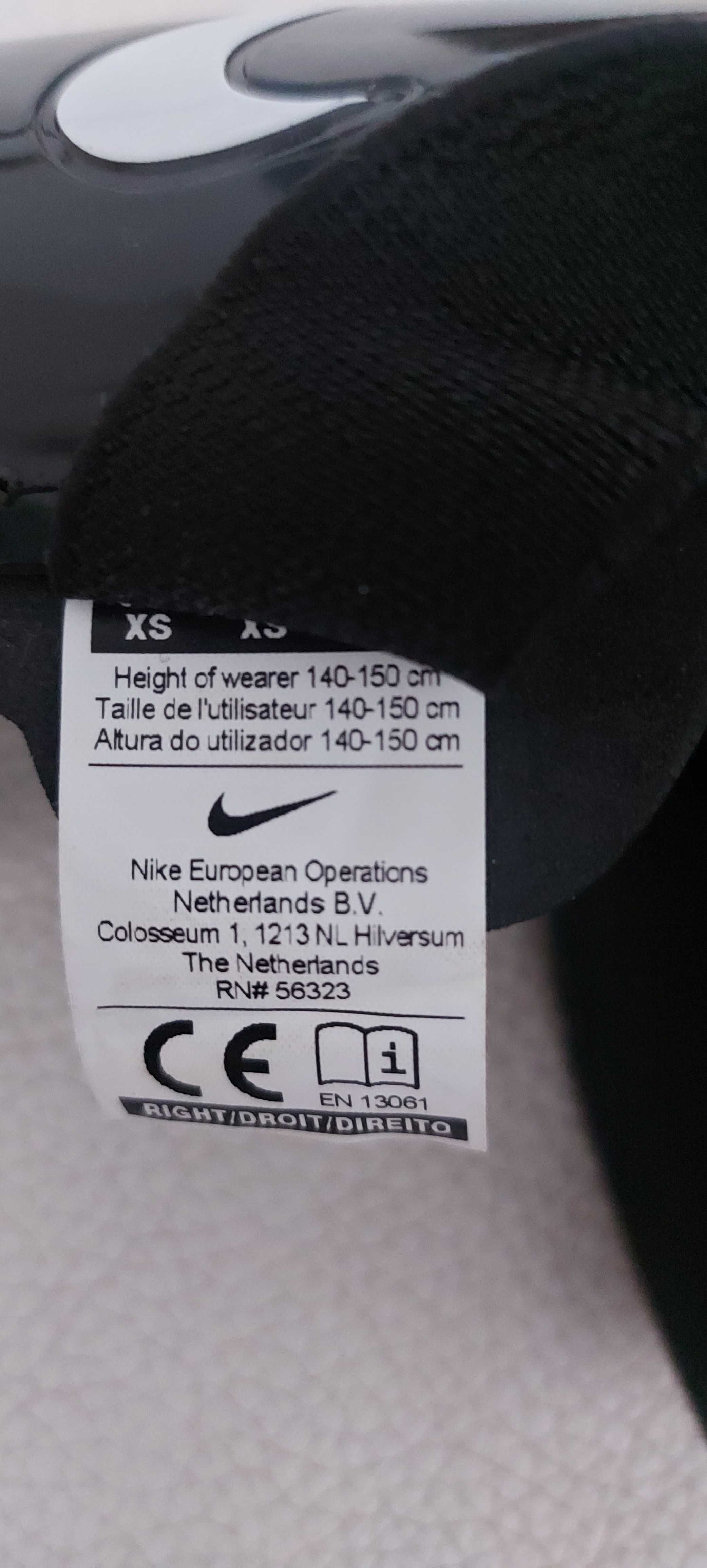 Ochraniacze piłkarskie Nike roz. Xs