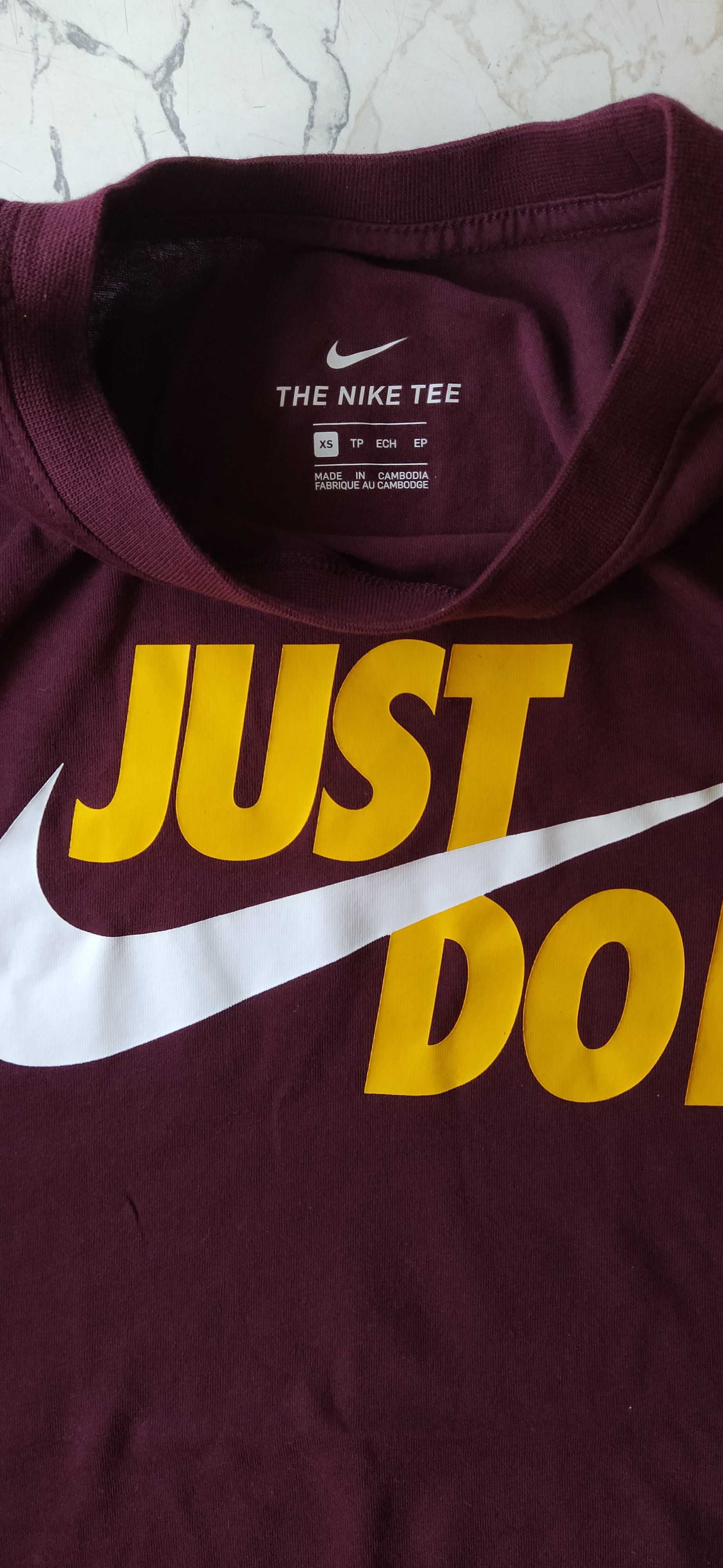 Tshirt NIKE Bordô StandardFit NOVA (c/ etiqueta; S largo)